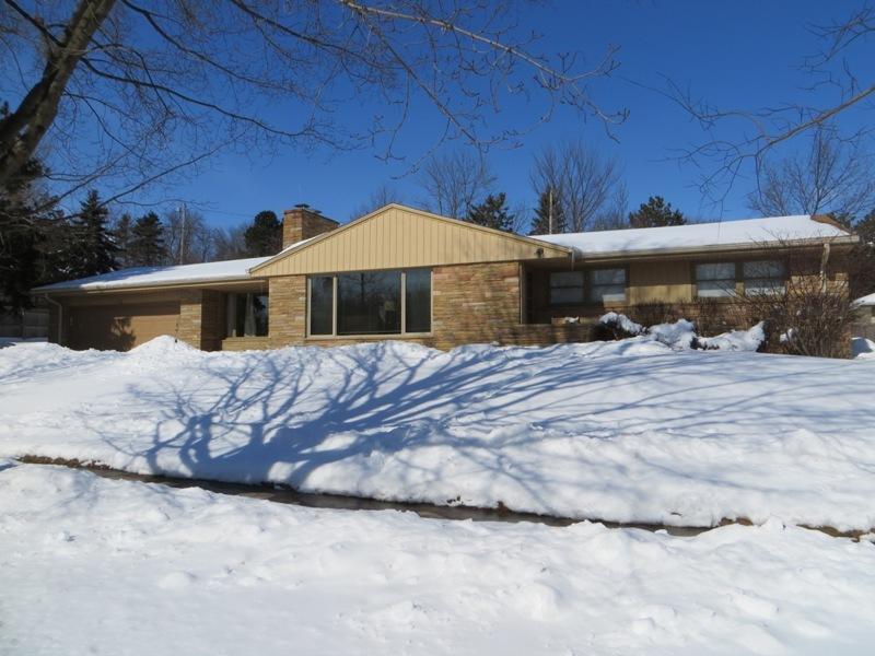 10720 W Grantosa Dr, Wauwatosa, WI 53222