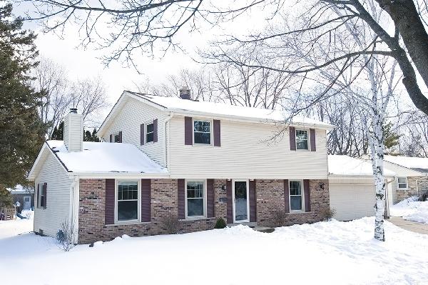 W60N958 Glenwood Dr, Cedarburg, WI 53012