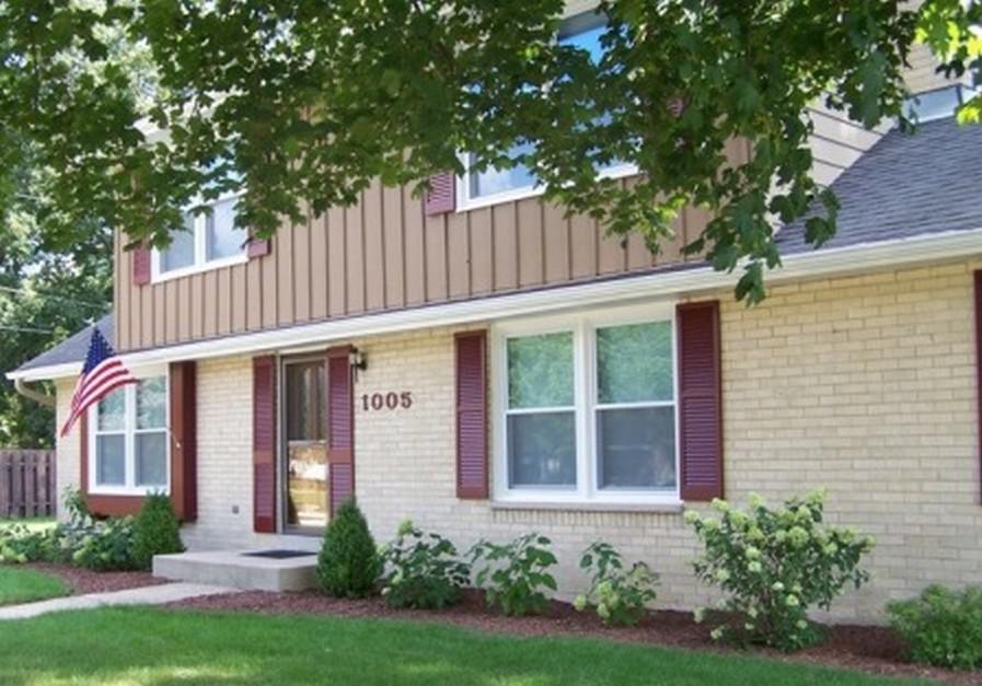 1005 Burr Oak Blvd, Waukesha, WI 53189