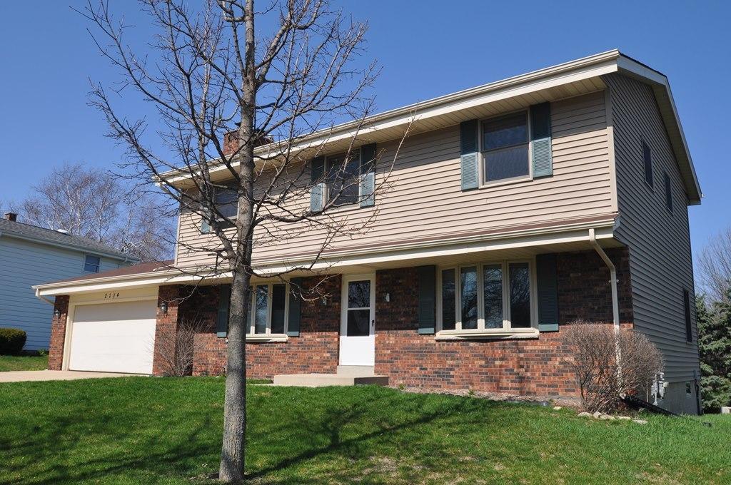 2214 Harris-highland Dr, Waukesha, WI 53188