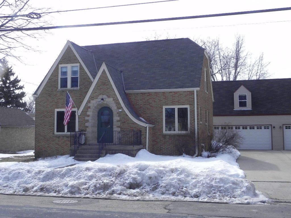 611 Main St, Belgium, WI 53004