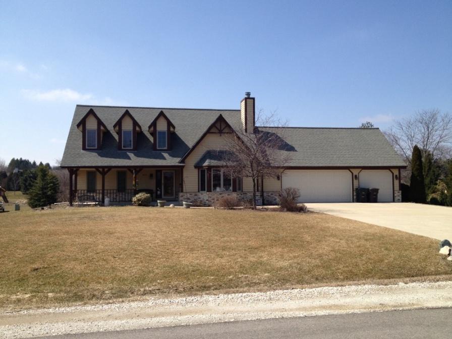 8820 Canary Ct, Norway, WI 53185