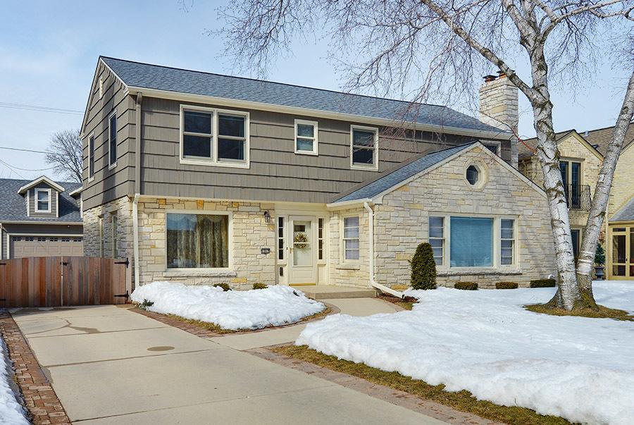 6367 N Lake Dr, Whitefish Bay, WI 53217