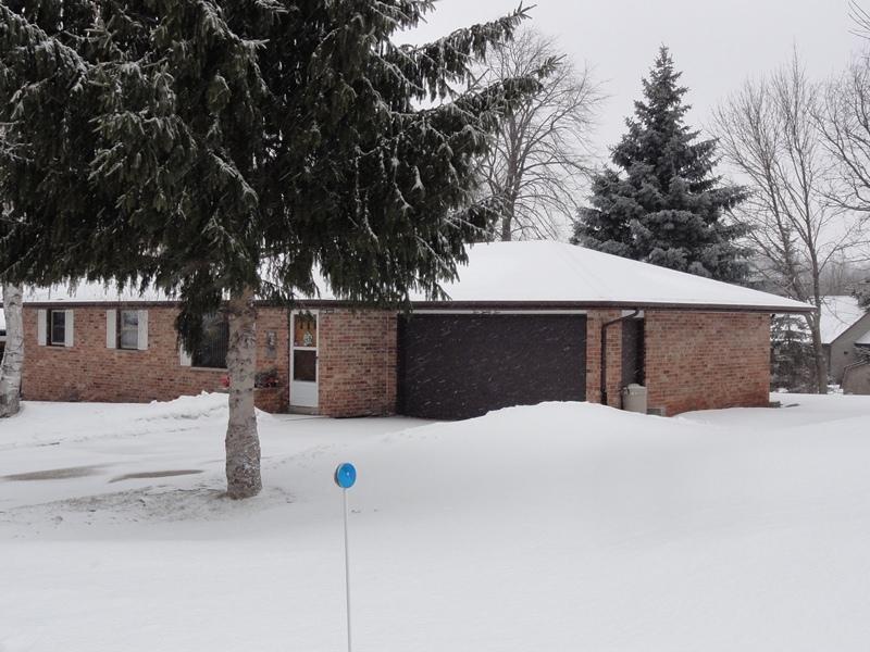 525 Oakview Dr, Slinger, WI 53086