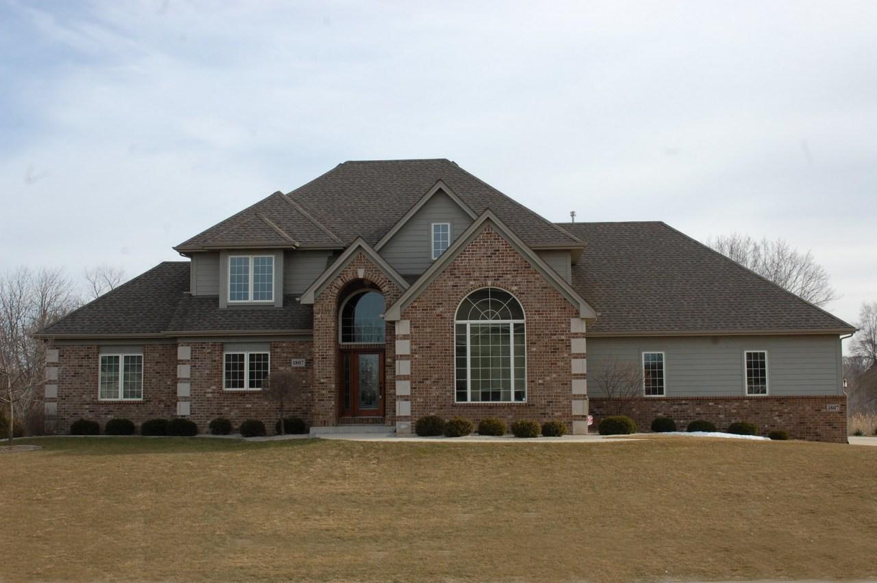 1807 Coach House Ct, Mount Pleasant, WI 53406