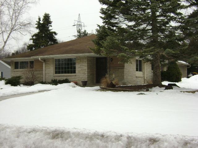 1575 N 118th St., Wauwatosa, WI 53226