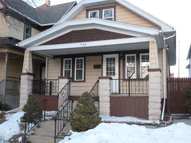 936 S 73rd St, West Allis, WI 53214