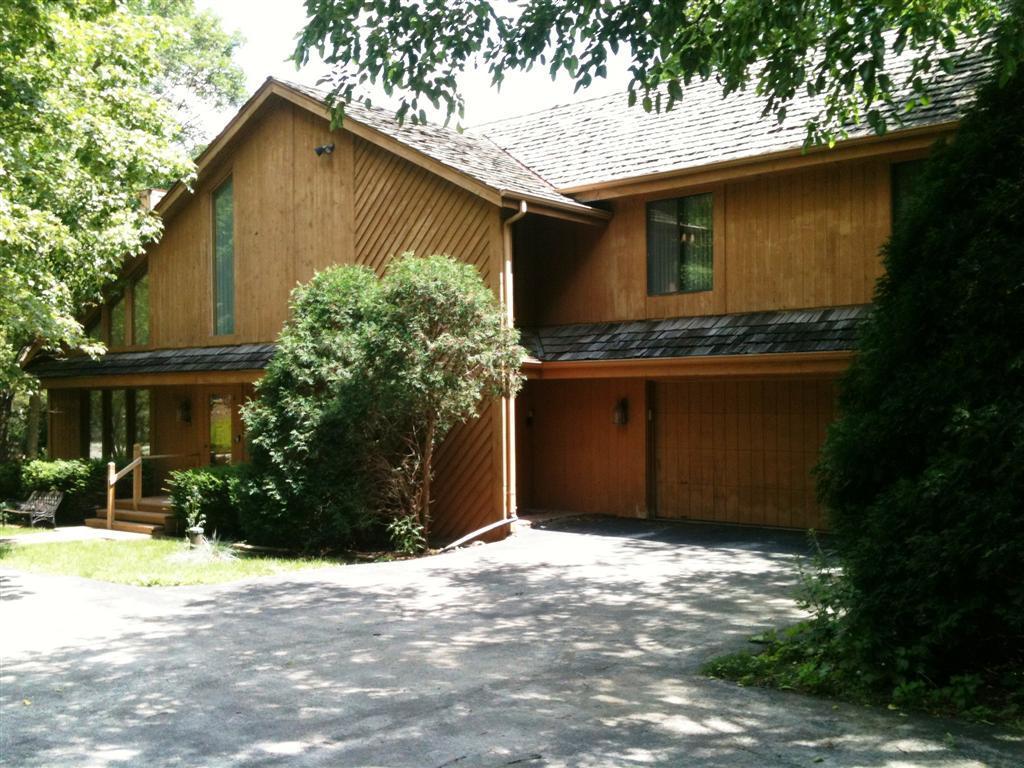 500 Meadow Ln, Elm Grove, WI 53122