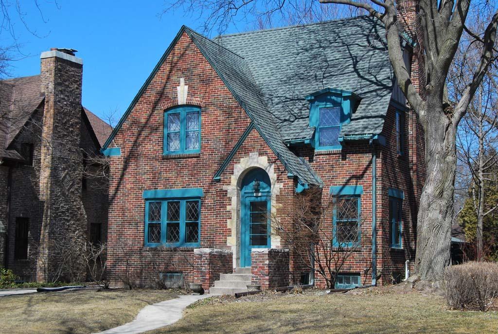 1020 E Sylvan Ave, Whitefish Bay, WI 53217