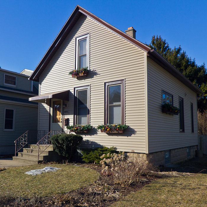 2615 S Delaware Ave, Milwaukee, WI 53207