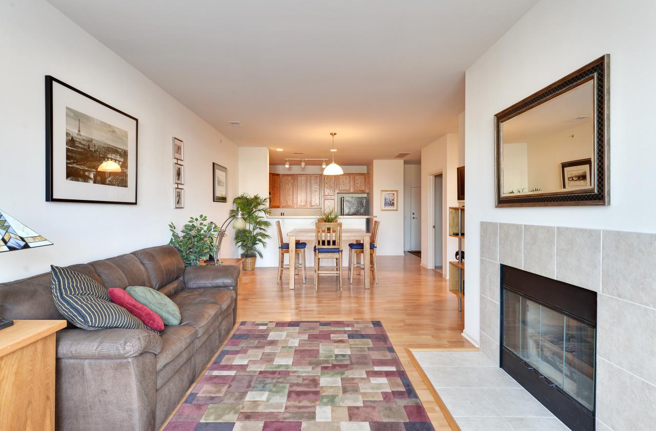 3872 S Lake Dr #110, Saint Francis, WI 53235