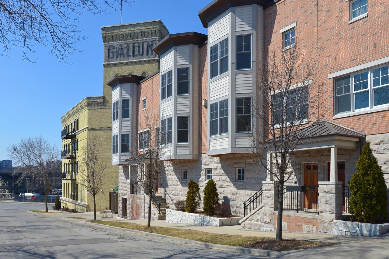 820 E Hamilton St, Milwaukee, WI 53202