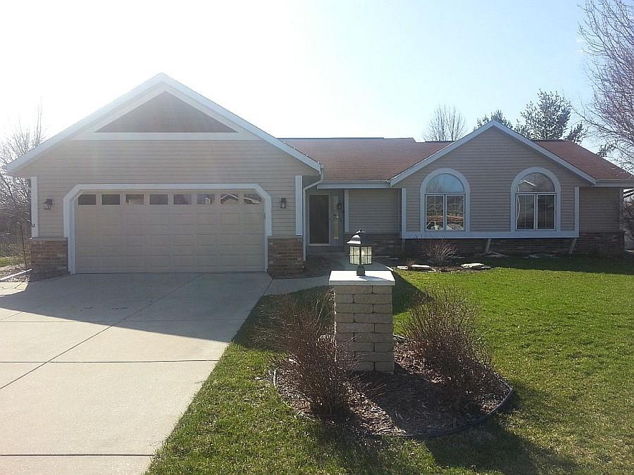 W229S5173 Hunters Hollow, Waukesha, WI 53189