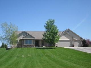 8402 Schmidt Dr, Wayne, WI 53002