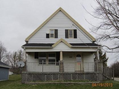 828 E Mackinac Ave, Oak Creek, WI 53154