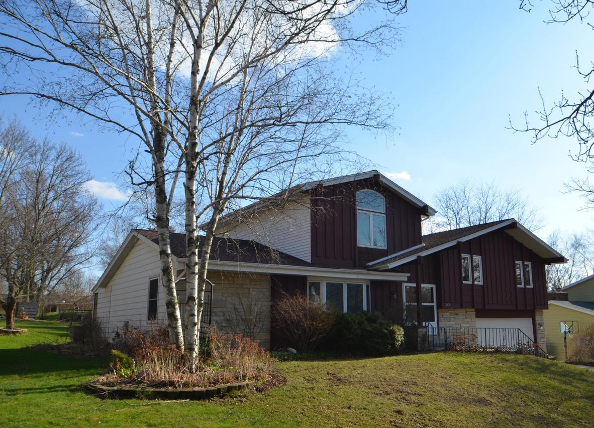 2435 Pendleton Pl., Waukesha, WI 53188