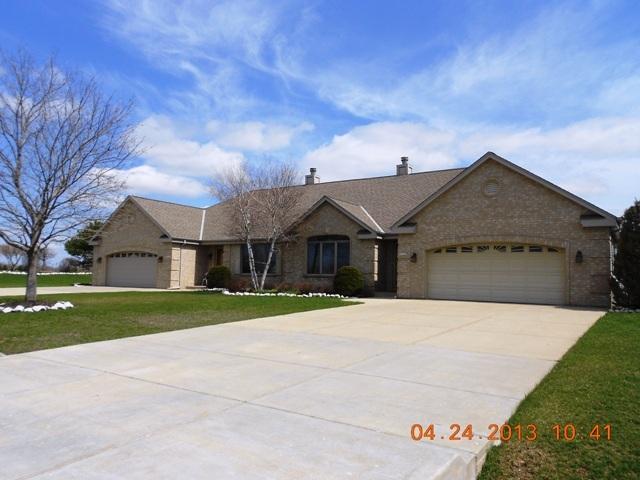 16722 W Observatory Rd, New Berlin, WI 53151