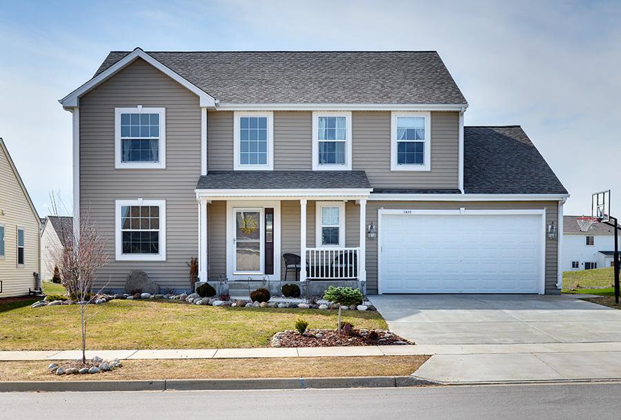 1637 Edgewater Dr., West Bend, WI 53095