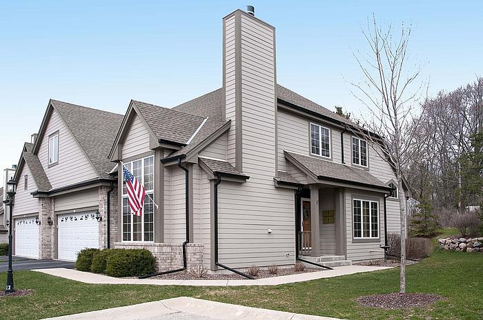 532 Country Crest Ln., Waukesha, WI 53188