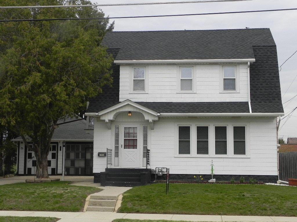 1006 Maple St, Grafton, WI 53024