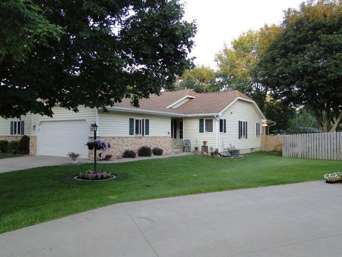 818 Westwood Dr, Onalaska, WI 54650