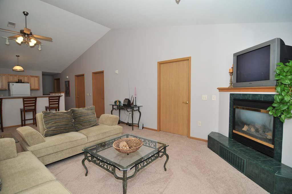 2183 Pine Ridge #E, Grafton, WI 53024