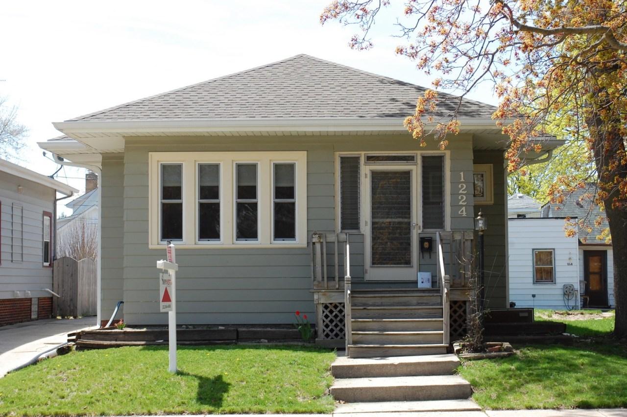 1224 West Lawn Ave, Racine, WI 53405