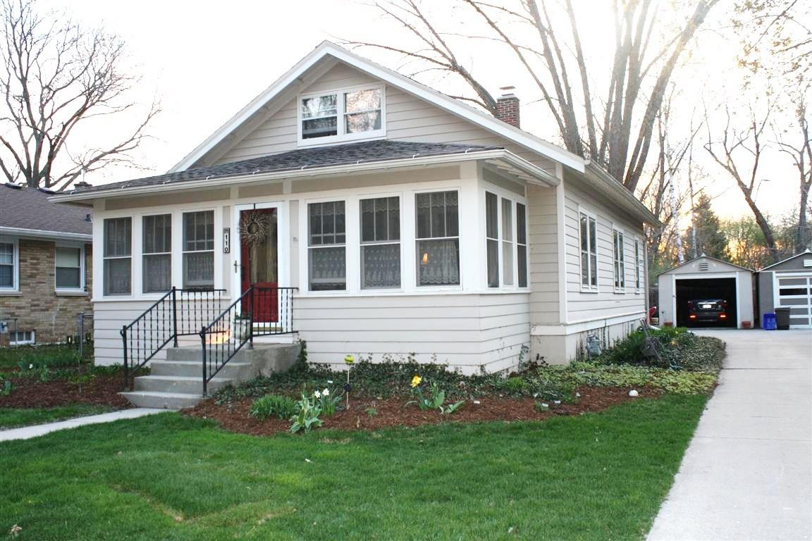 110 Woodland Ln, Oconomowoc, WI 53066