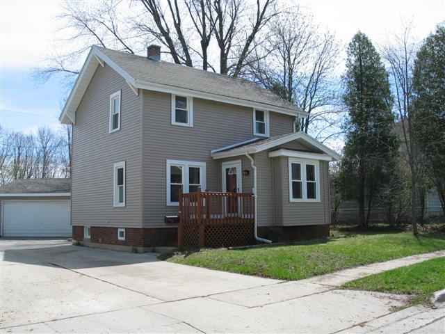 82 Highland Ave, Sheboygan Falls, WI 53085