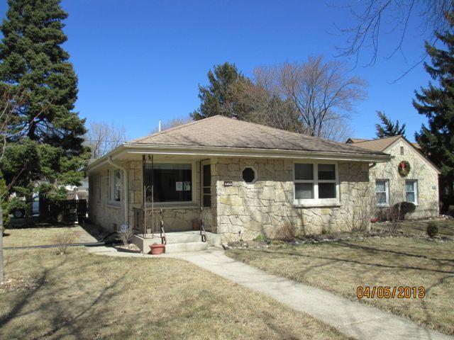 934 W La Salle Ave, Glendale, WI 53209