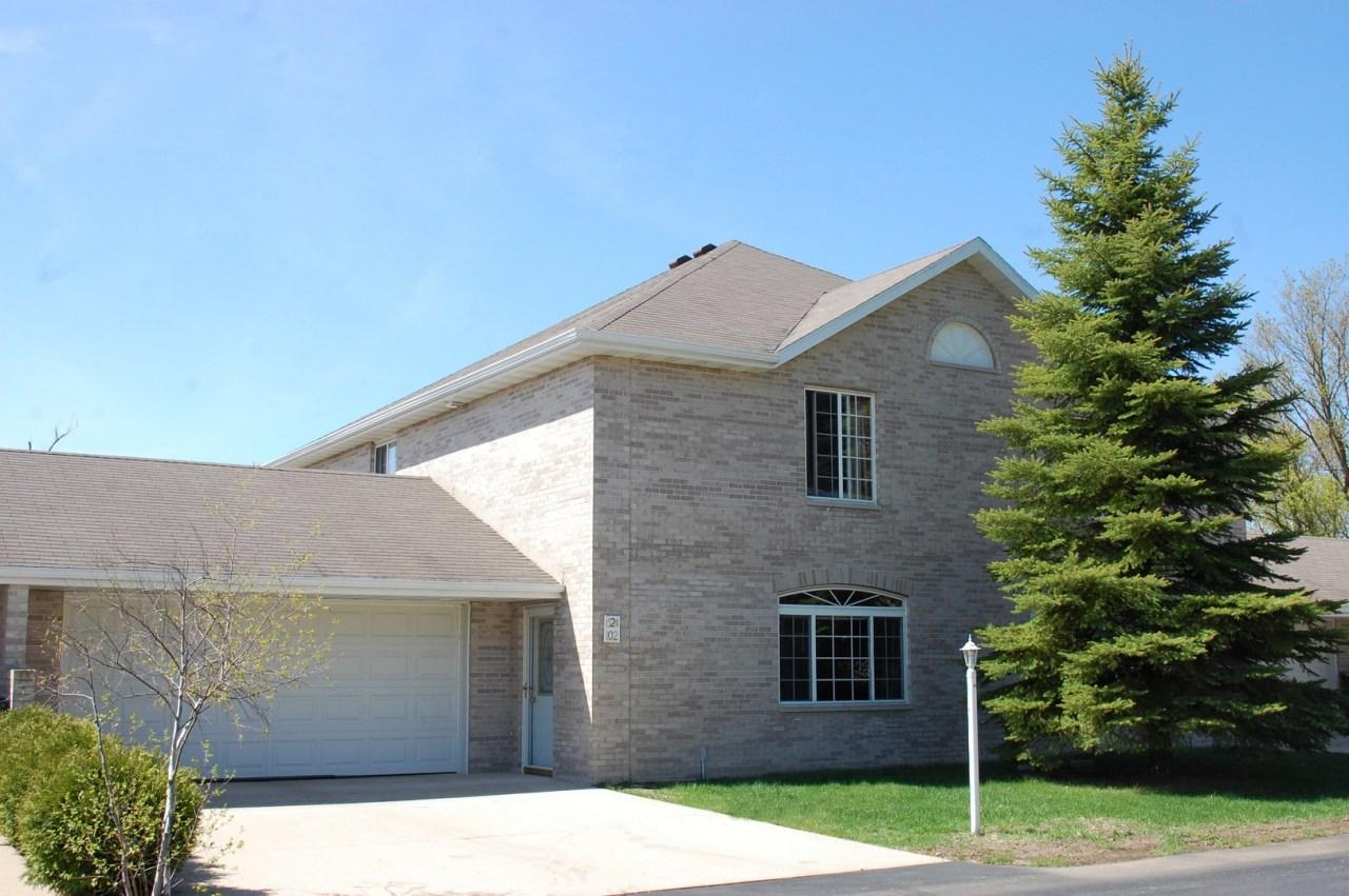 624 E Market St #102, Elkhorn, WI 53121