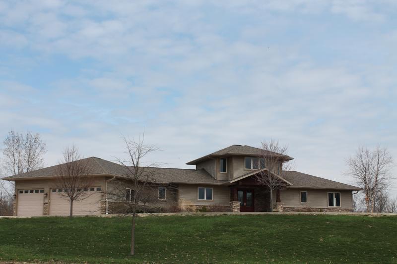 W9042 London Rd, Lake Mills, WI 53523