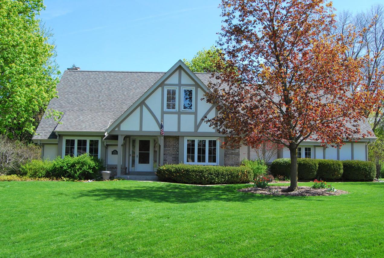 N76W14923 Clare Dr, Menomonee Falls, WI 53051