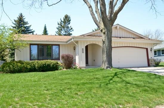 8045 S Wayland Dr, Oak Creek, WI 53154