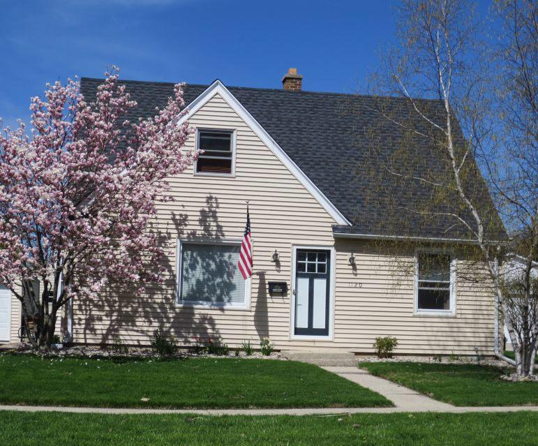 1120 N 8th Ave, West Bend, WI 53090