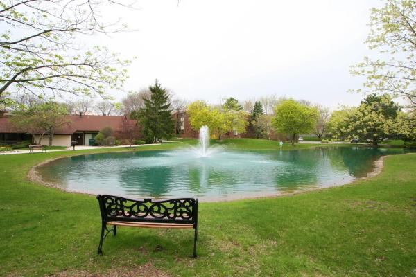 2200 W Good Hope Rd #116, Glendale, WI 53209