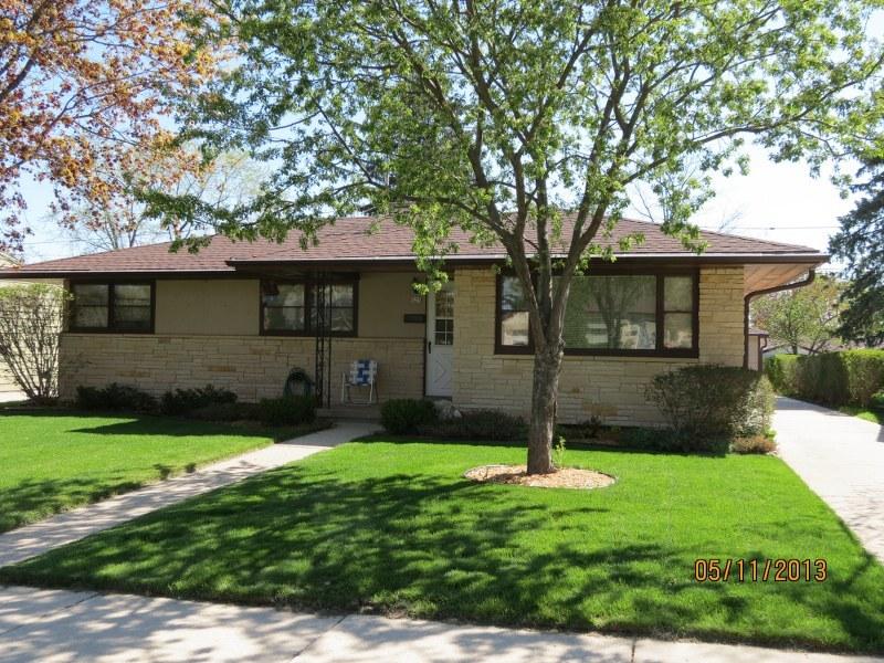 939 E Lincoln Dr., West Bend, WI 53095