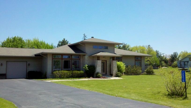 12215 Taun Ct., Salem, WI 53179