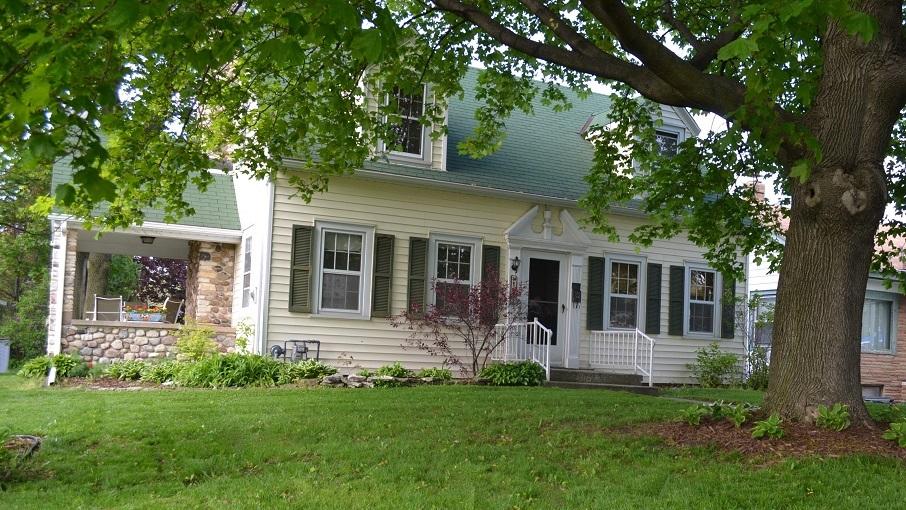 1812 Summit, Waukesha, WI 53188