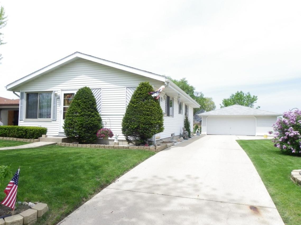 1516 W Clayton Crest Ave., Milwaukee, WI 53221