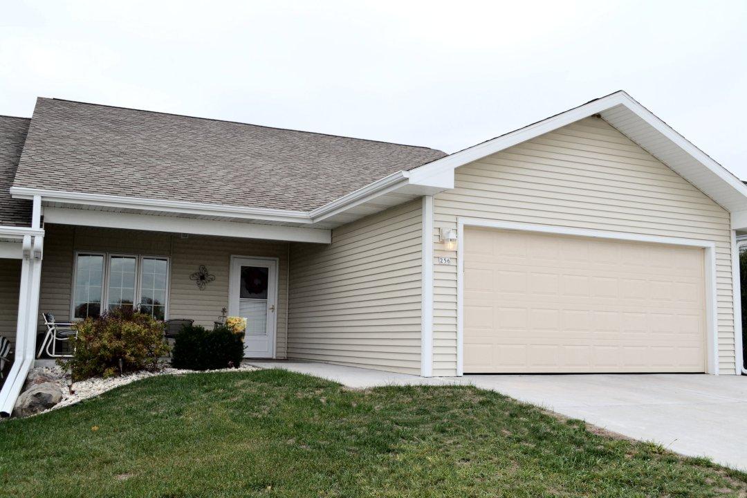 256 Simon Dr, Hartford, WI 53027