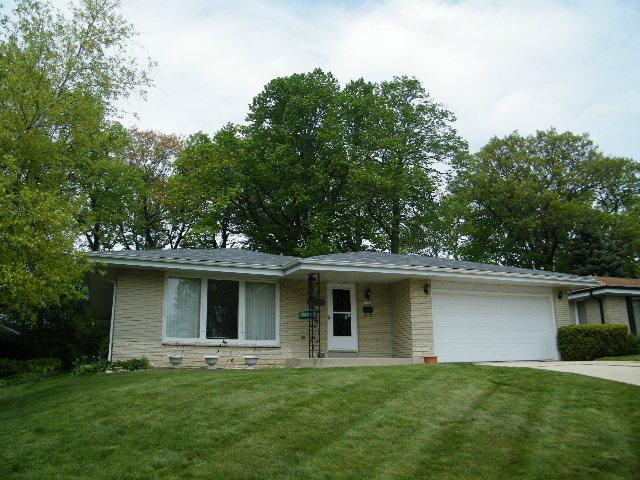 4616 W Tesch Ave, Greenfield, WI 53220