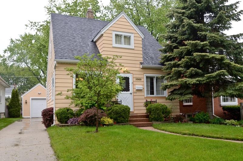 5069 N Berkeley Blvd, Whitefish Bay, WI 53217