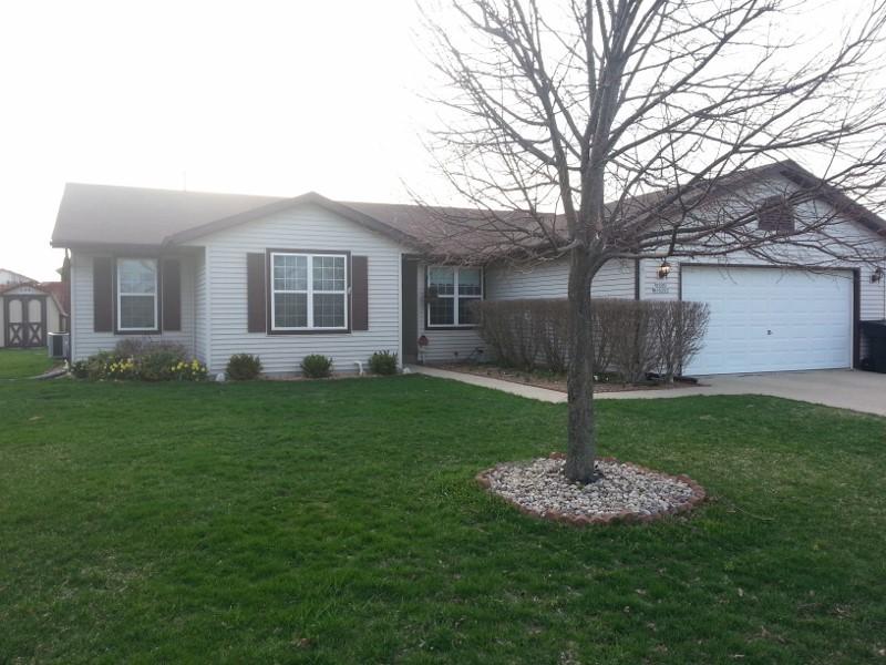 W200N16295 Pine Dr, Jackson, WI 53037