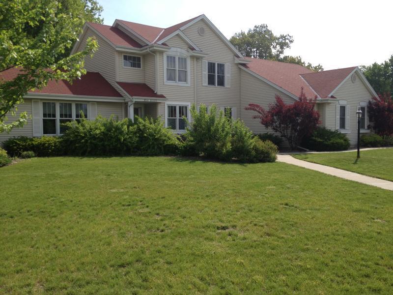 W144N10058 Sun Valley Tr., Germantown, WI 53022