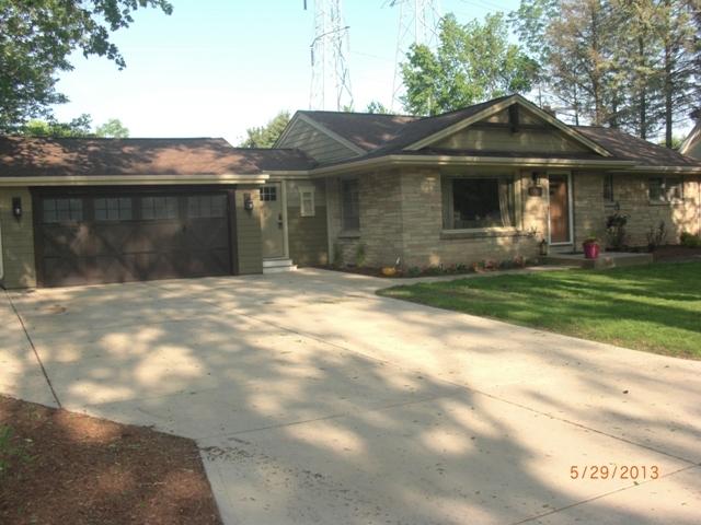 1420 N 120th St, Wauwatosa, WI 53226