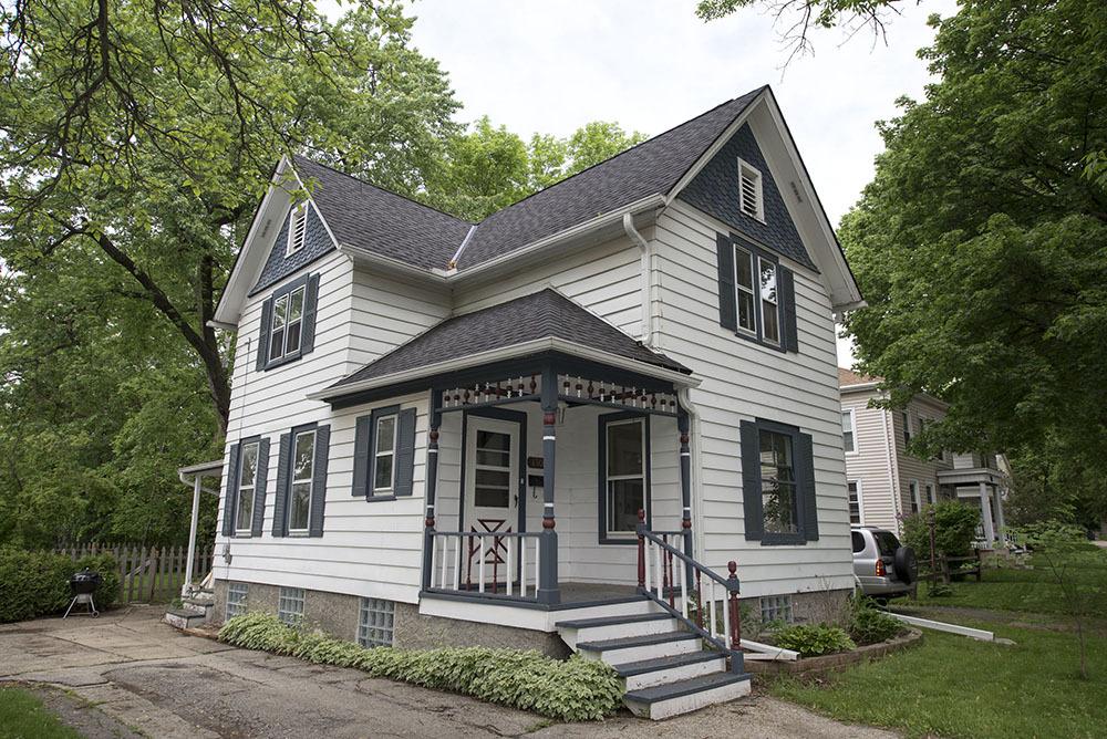 1309 N 71st St, Wauwatosa, WI 53213