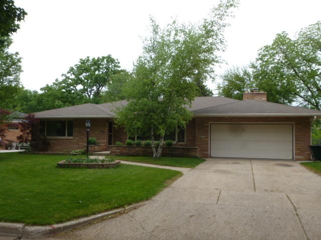 7932 W Raymond Ln, West Allis, WI 53219