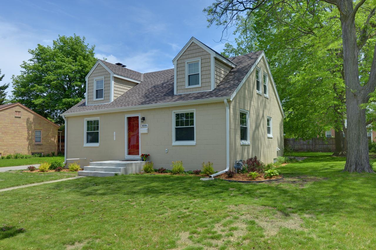 4886 N Iroquois Ave, Glendale, WI 53217