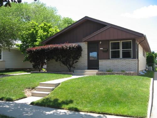 6737 S 18th St, Milwaukee, WI 53221